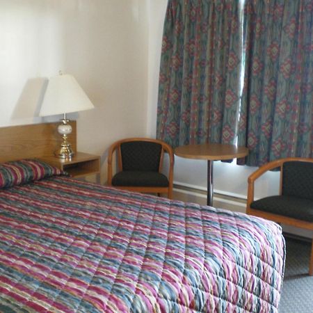 Sun-Dek Motel Medicine Hat Luaran gambar