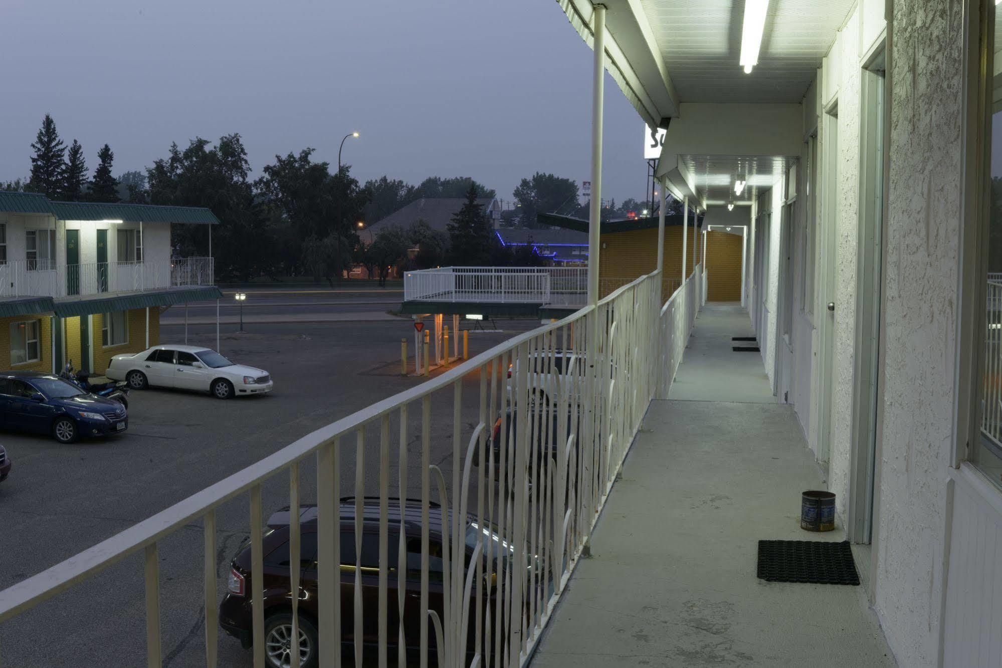Sun-Dek Motel Medicine Hat Luaran gambar