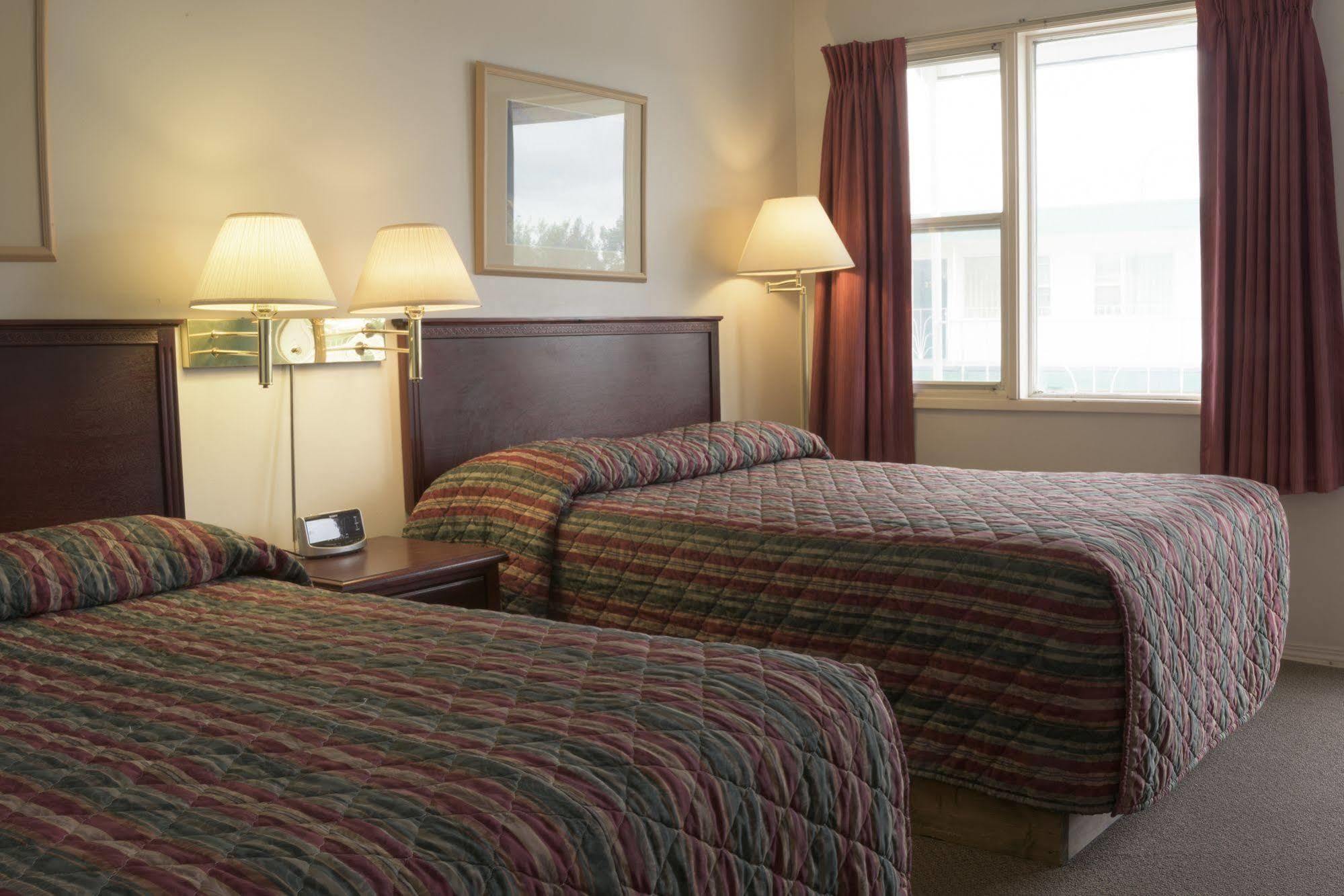 Sun-Dek Motel Medicine Hat Luaran gambar
