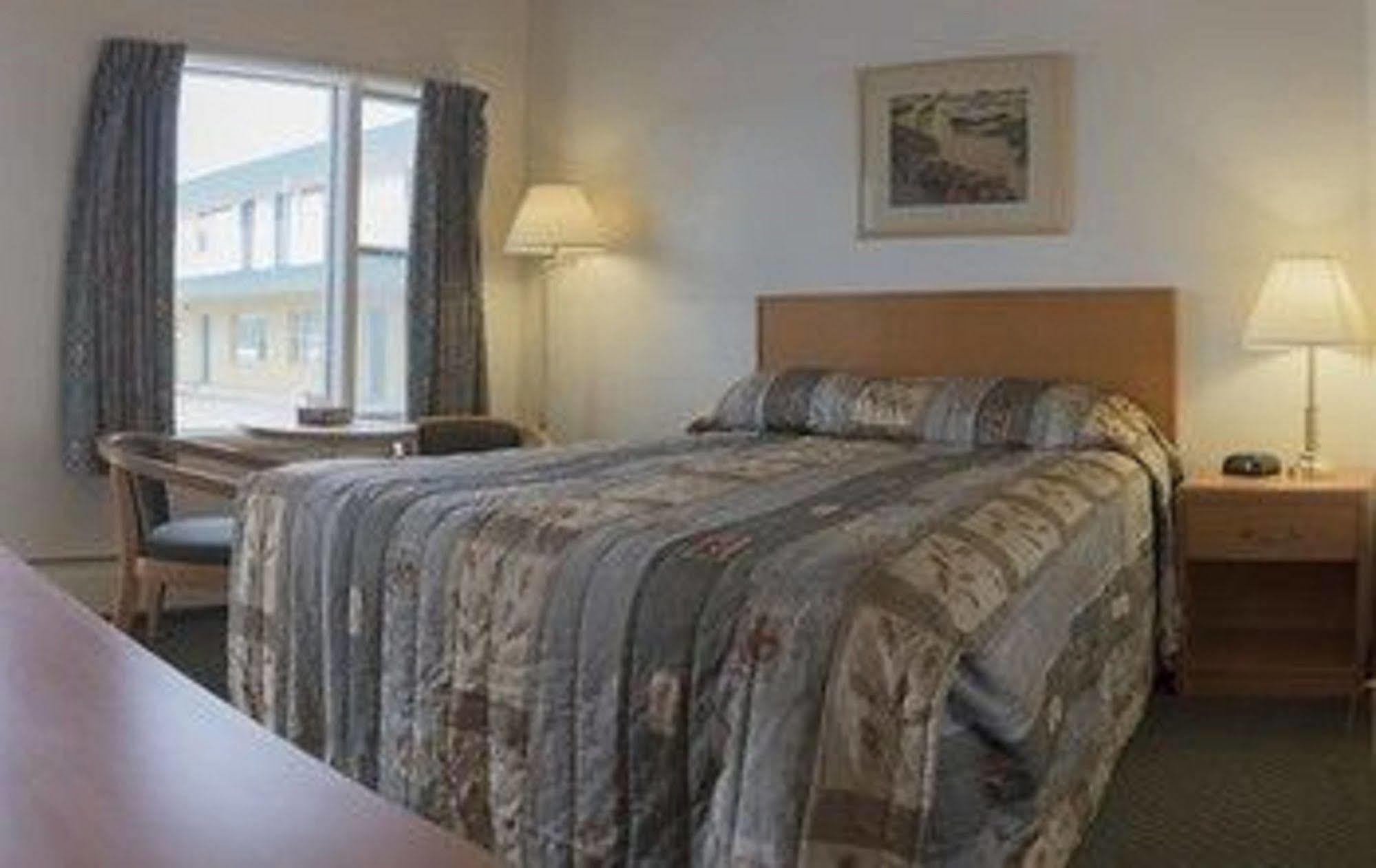 Sun-Dek Motel Medicine Hat Luaran gambar