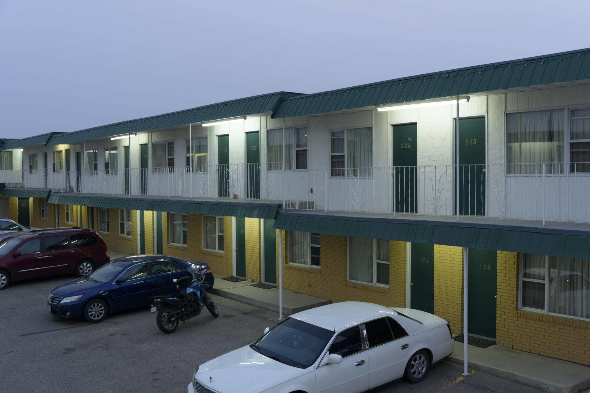 Sun-Dek Motel Medicine Hat Luaran gambar
