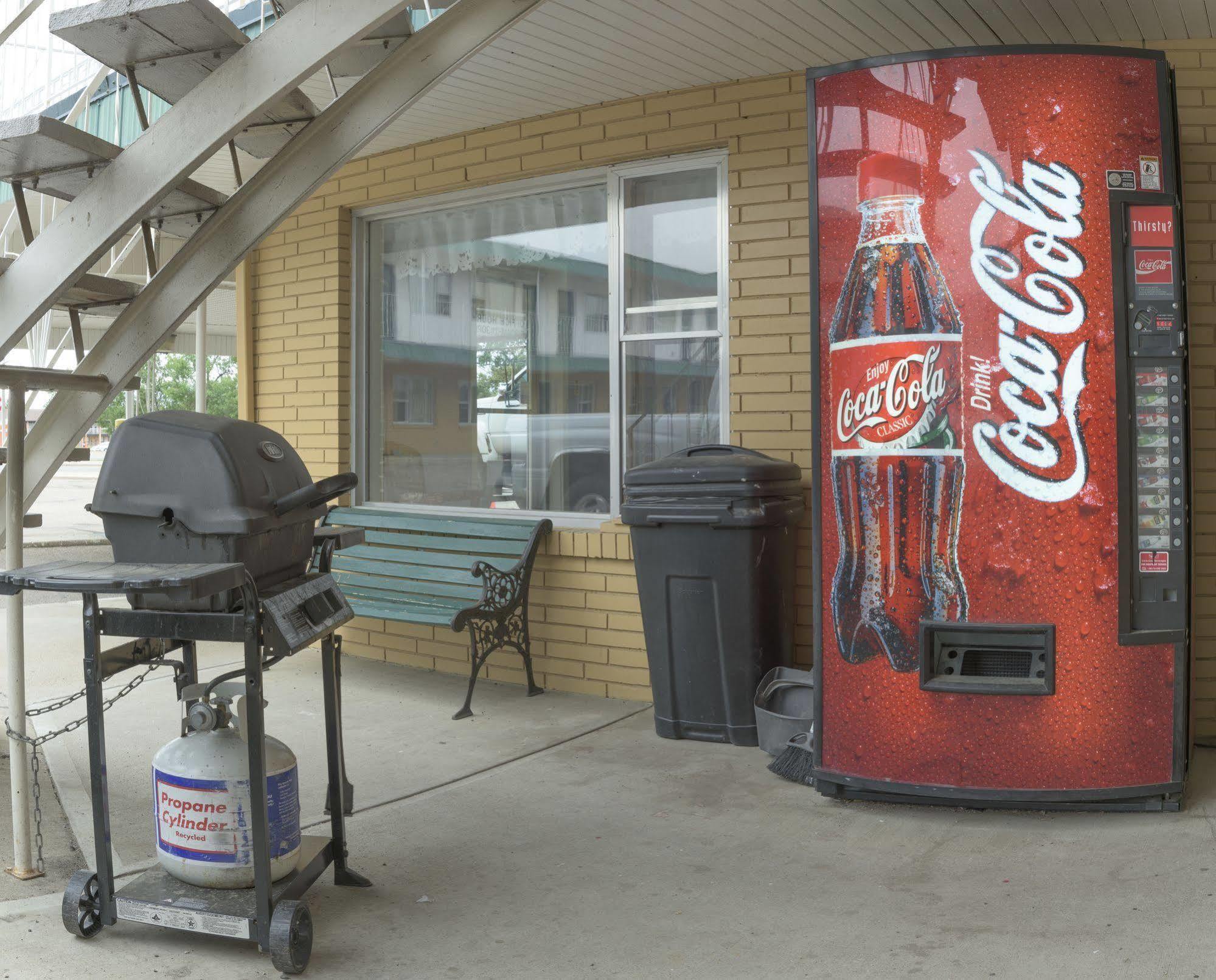 Sun-Dek Motel Medicine Hat Luaran gambar